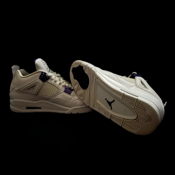 Air Jordan 4 Retro ‘Purple Metallic’ - Picture 2 of 11